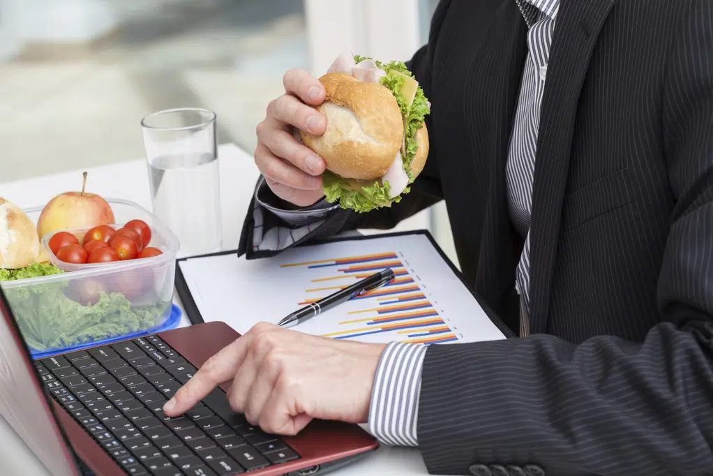 Bien manger au travail pour être plus productif